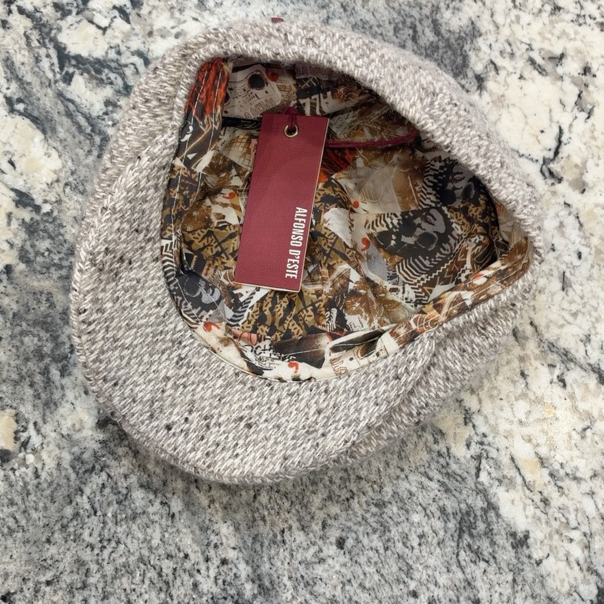 Alfonso D’Este Shelby cap 48334 showing patterned lining