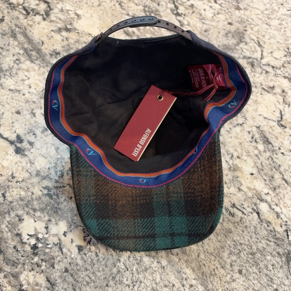 Interior lining and branded sweatband of Alfonso d’Este 52888