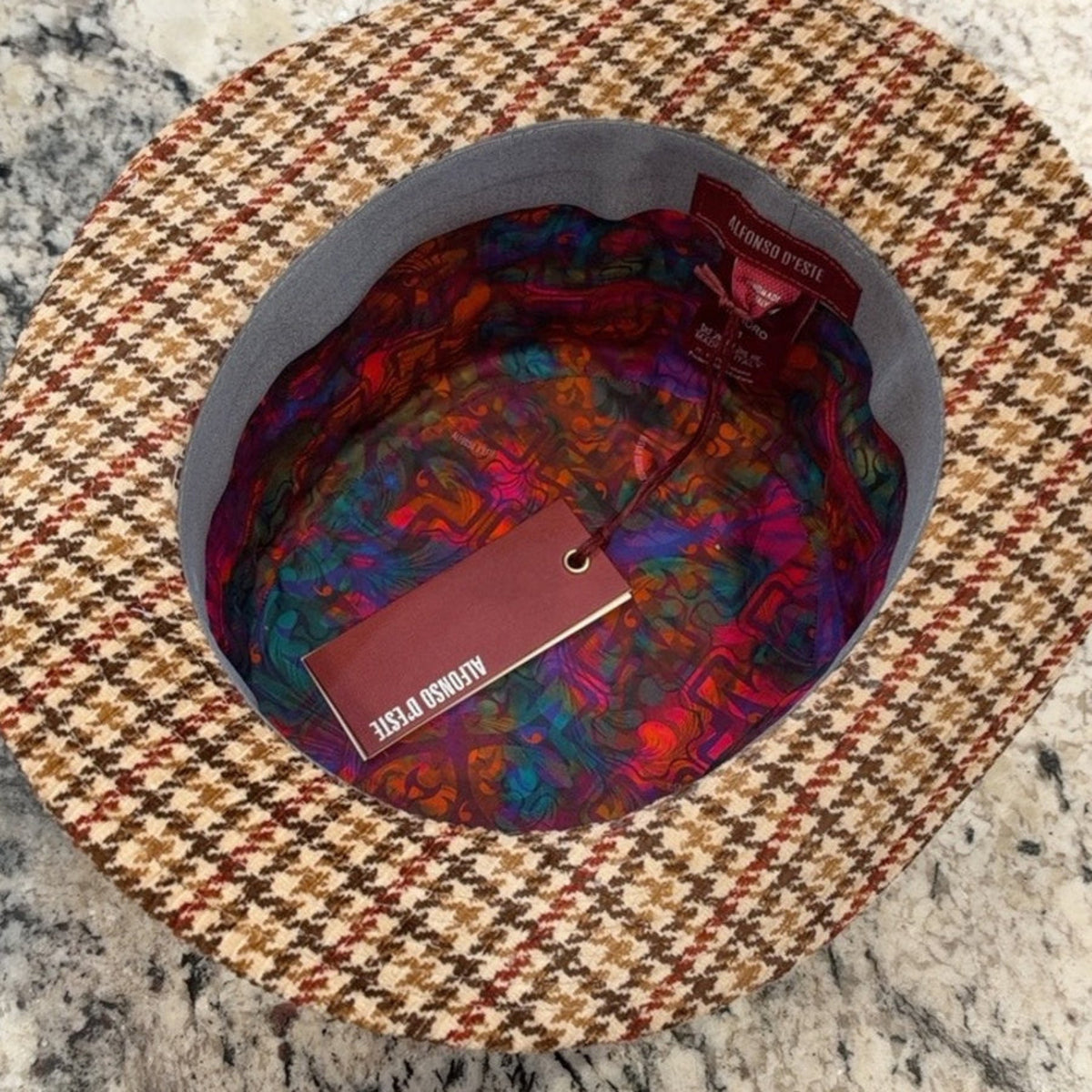 Cilindro 54968 top hat interior showing colorful patterned lining
