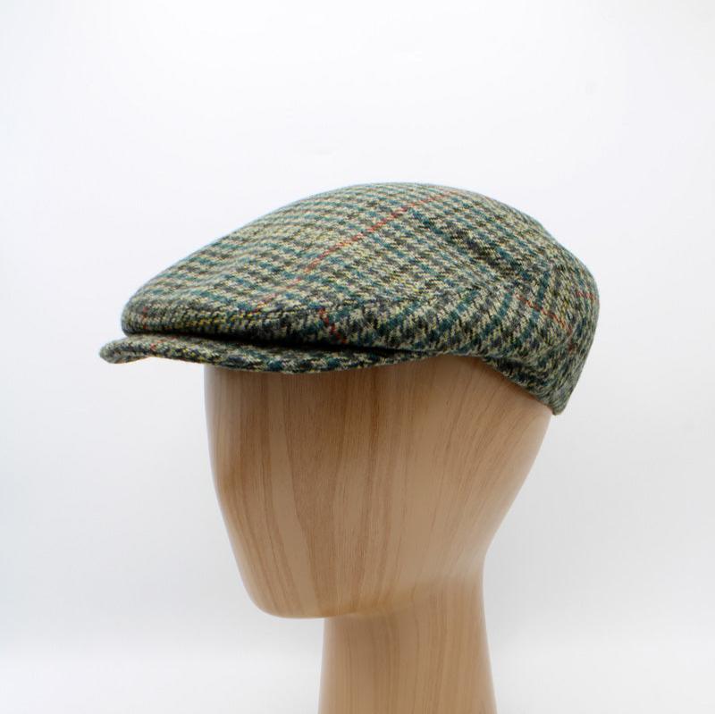 The "Holiday Houndstooth" Flat Cap by Hologramme Paris