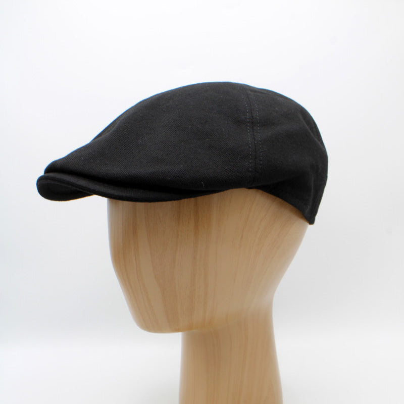 The "Contour" Pure Black Flat Cap by Hologramme Paris