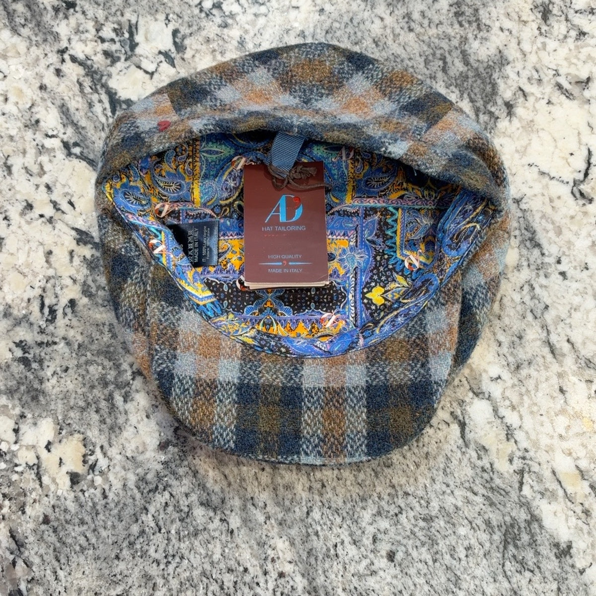 Interior of Alfonso d’Este New York flat cap with colorful paisley lining