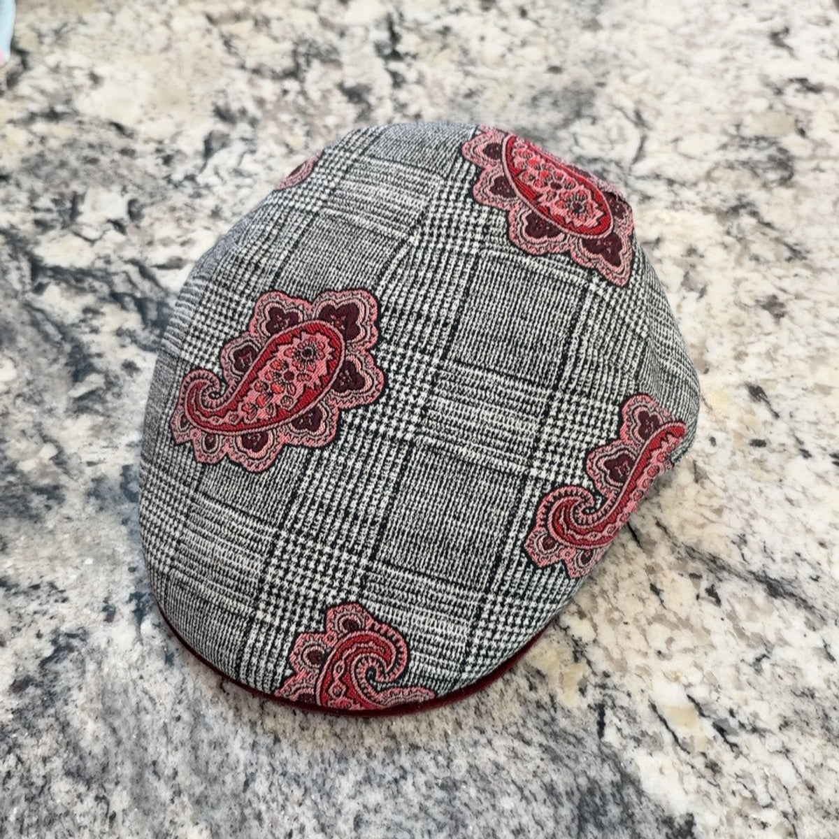 Alfonso d’Este 42108 Tirreno flat cap with black-and-white checks and red paisley