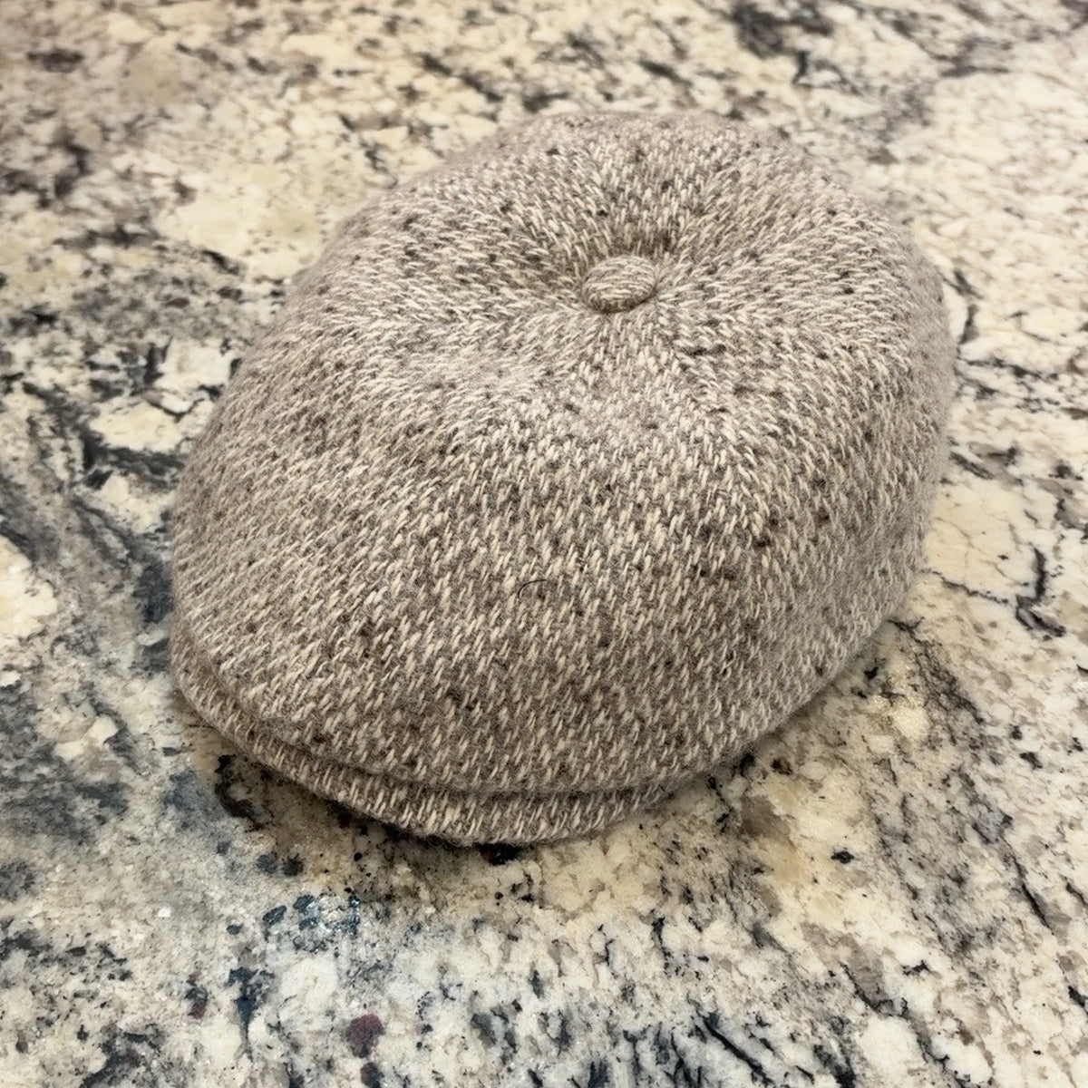 Alfonso D’Este Shelby oatmeal wool newsboy cap 48334, three-quarter view