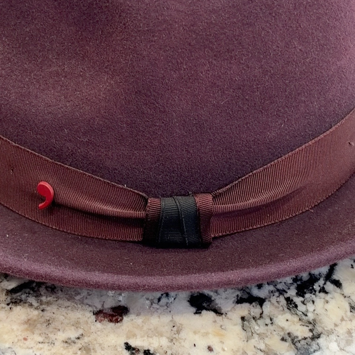 Grosgrain ribbon and black bow accent on Alfonso D’Este Tino hat 48974