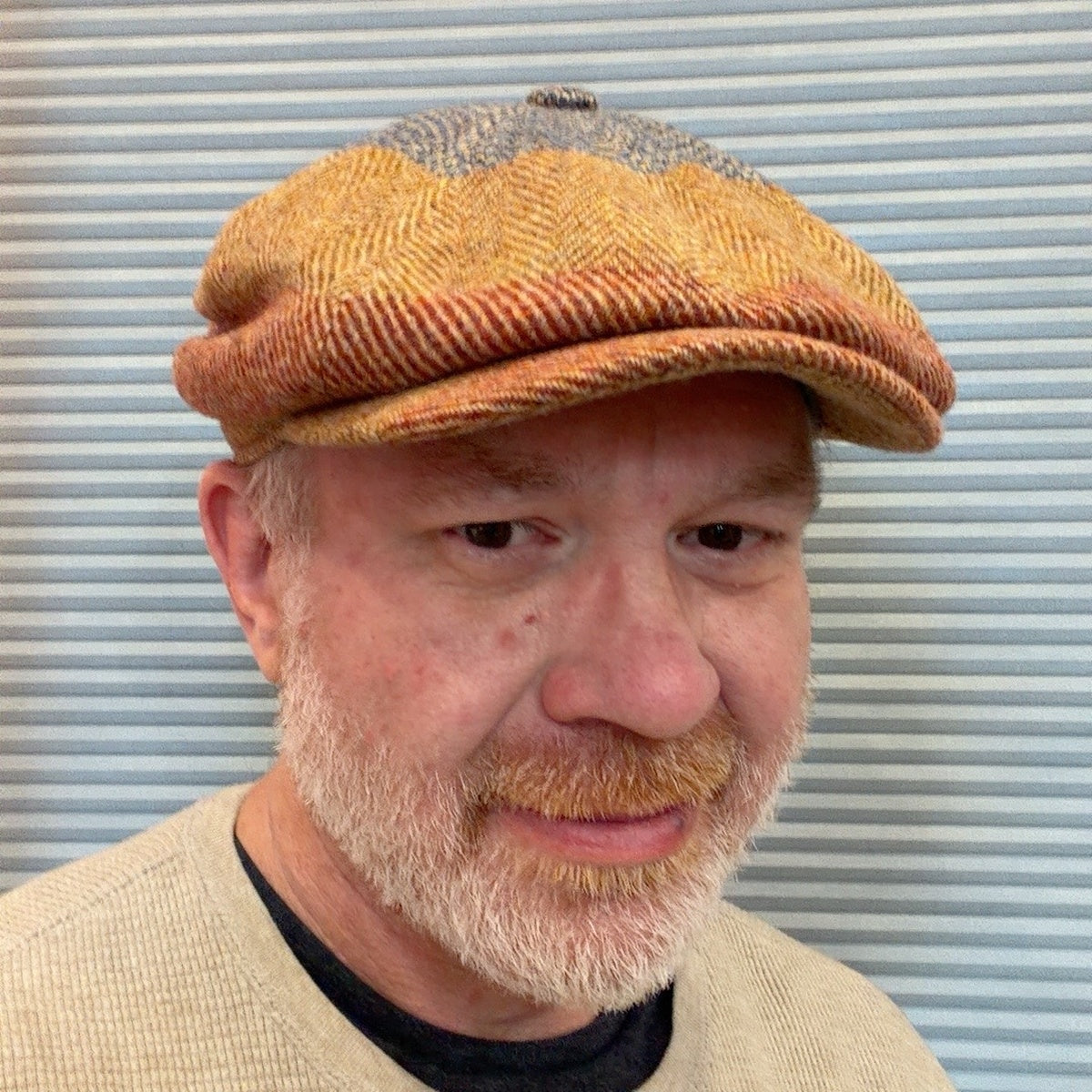 Alfonso d’Este Kyoto gold, rust and blue virgin wool newsboy cap 52281, front view shown worn