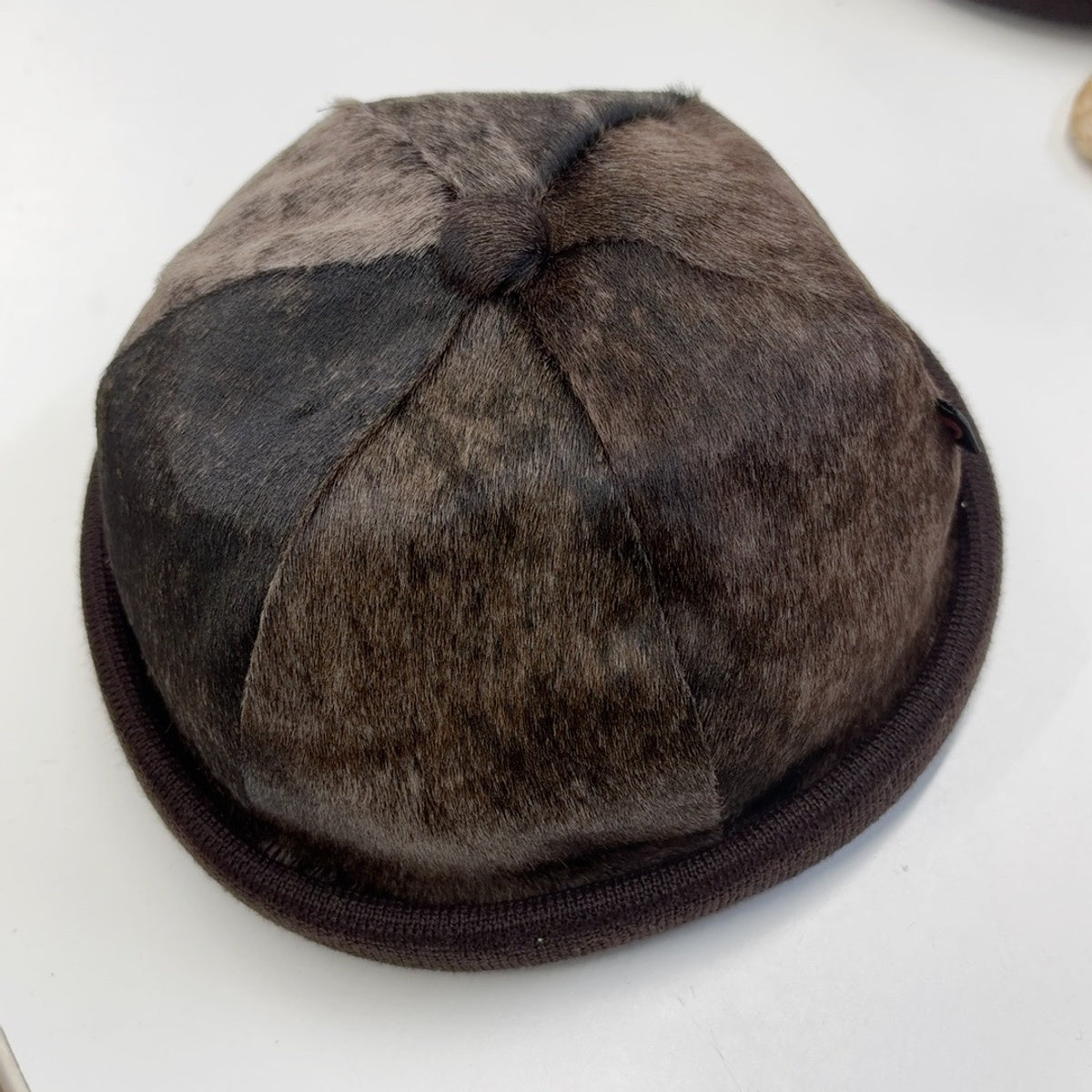 Alfonso d'Este 52423 premium leather Docker cap with short fur in brown and charcoal