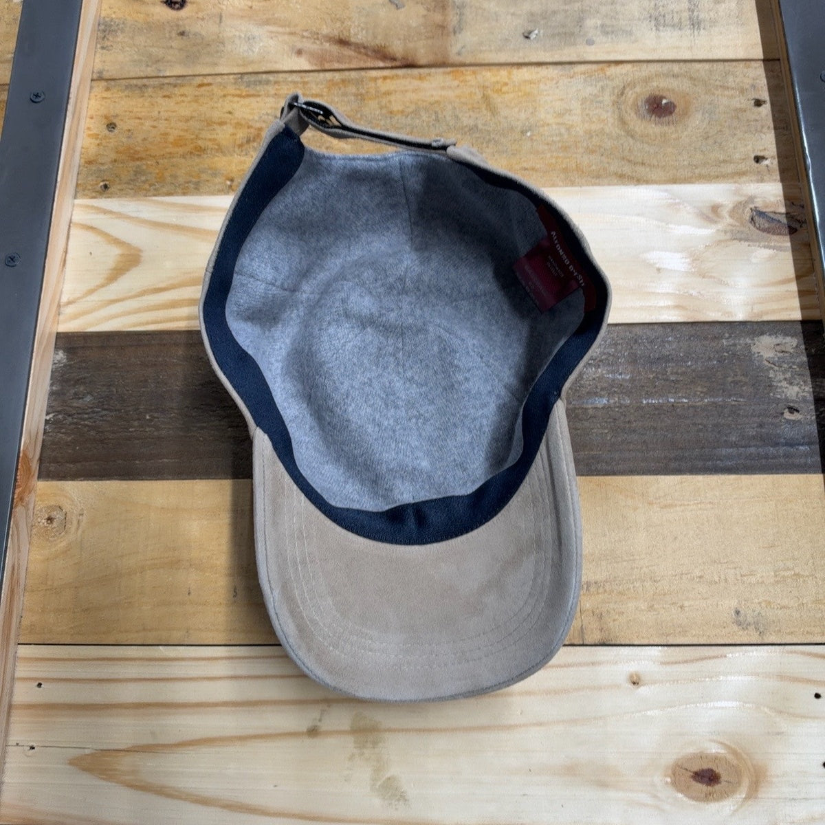 100% cashmere lining and adjustable back of Alfonso D'Este baseball cap 52428