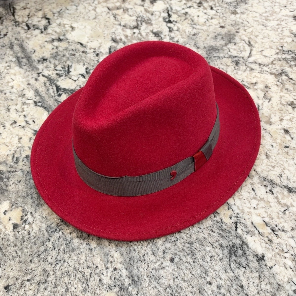 Red Alfonso D’Este Orlando fedora with gray grosgrain ribbon