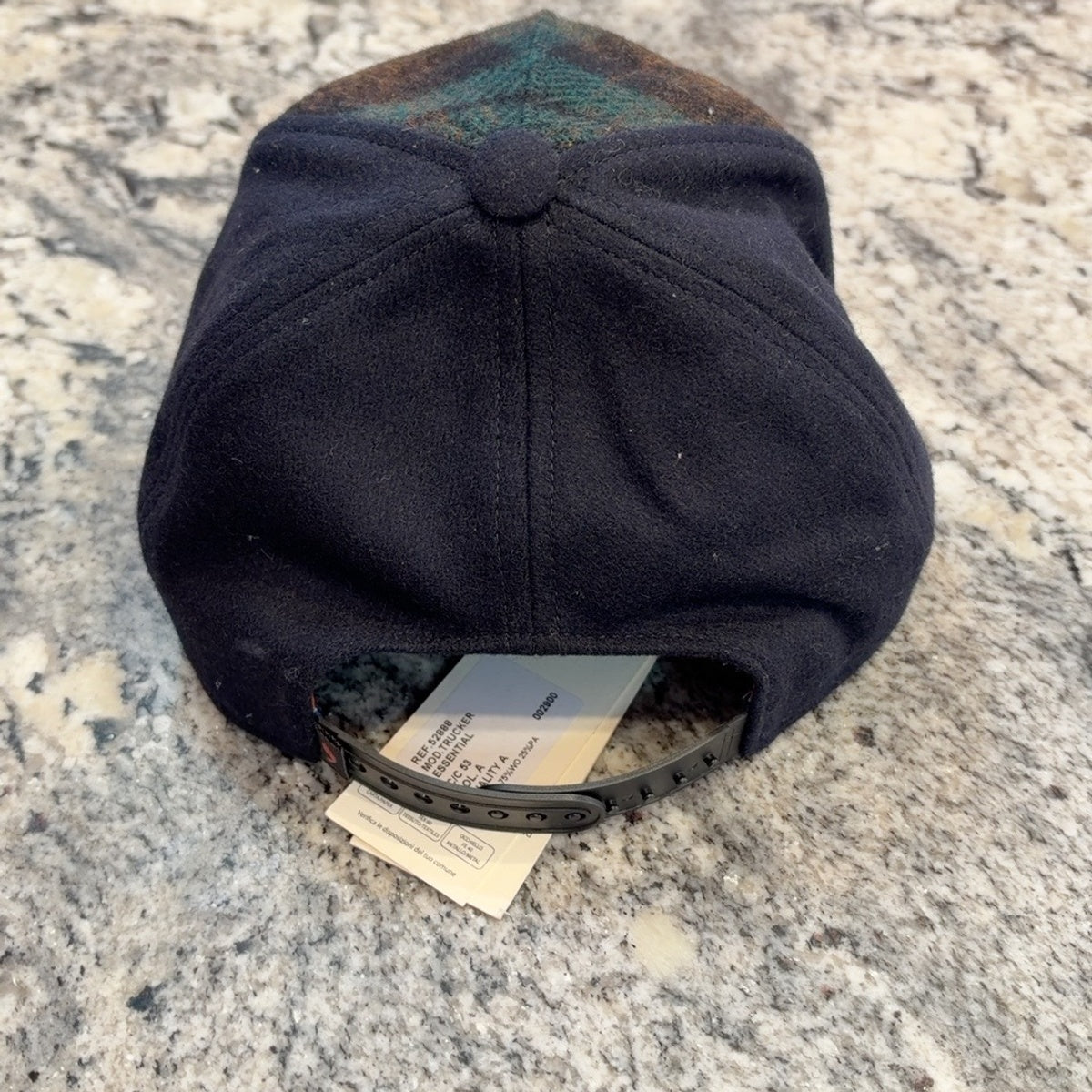 Navy rear panels and adjustable snapback closure on 52888