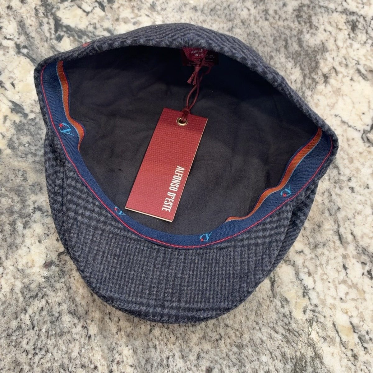 Alfonso d’Este Ionio cap 52892 showing dark lining and branded band