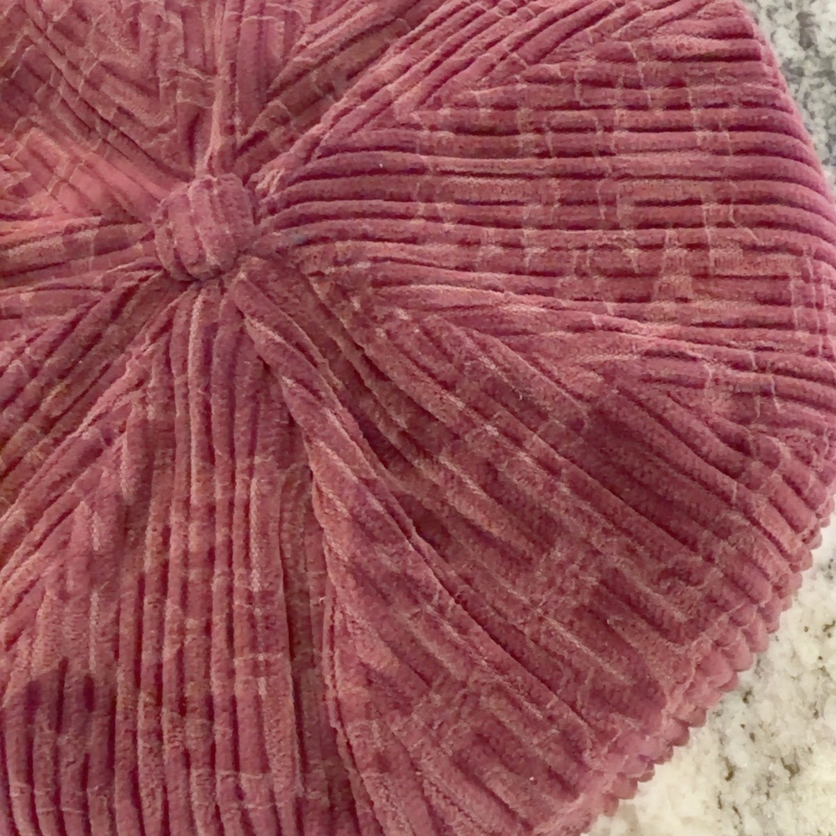 Alfonso d’Este Krizia burgundy cotton corduroy newsboy cap 53707, corduroy fabric detail