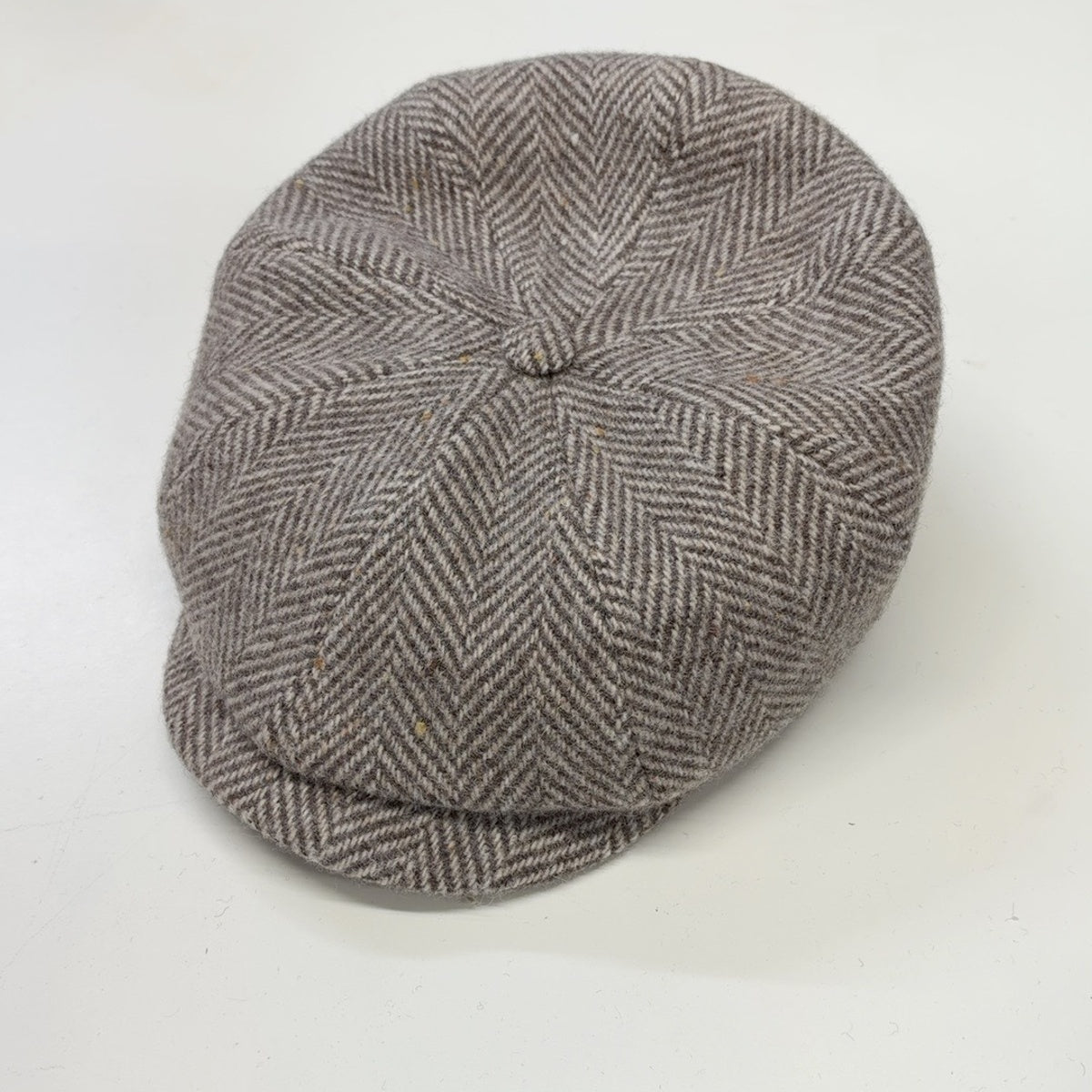 Alfonso D'Este herringbone Kyoto newsboy cap 54147, angled view showing paneled crown and covered button
