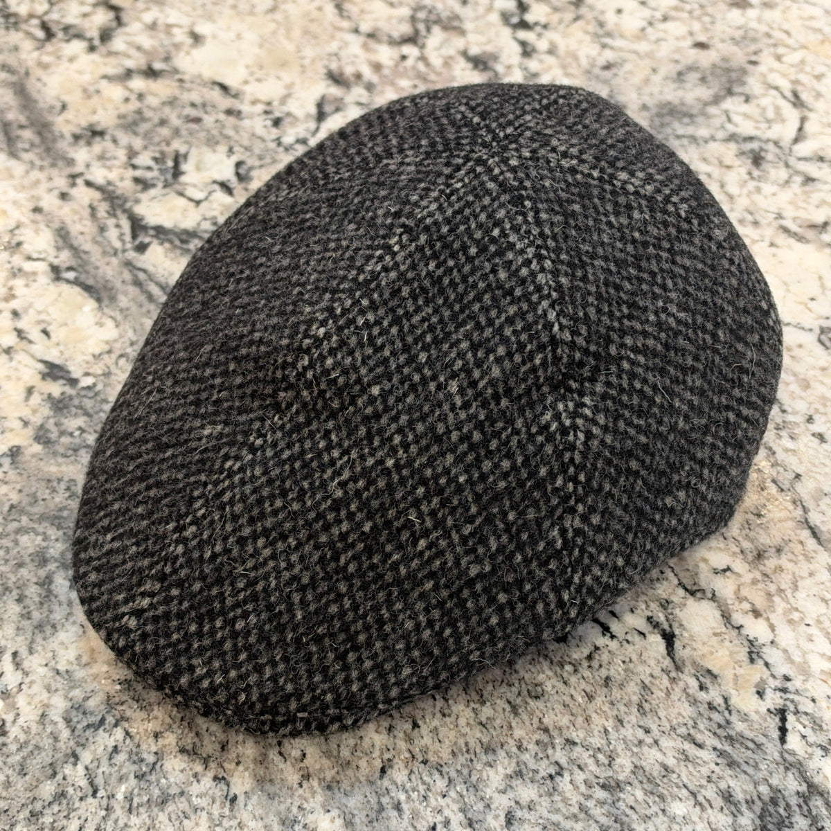 Alfonso D'Este Black and Gray Specs 100% Wool- Split Flat Cap 54772