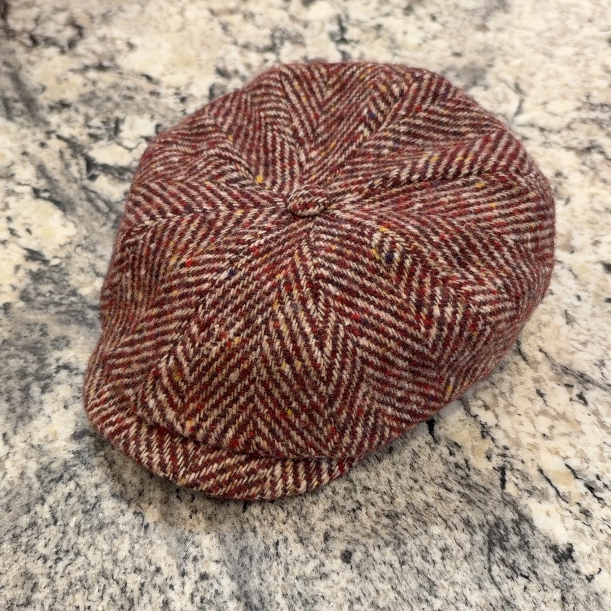 Alfonso d’Este Kyoto burgundy herringbone virgin wool newsboy cap 54804, front angle