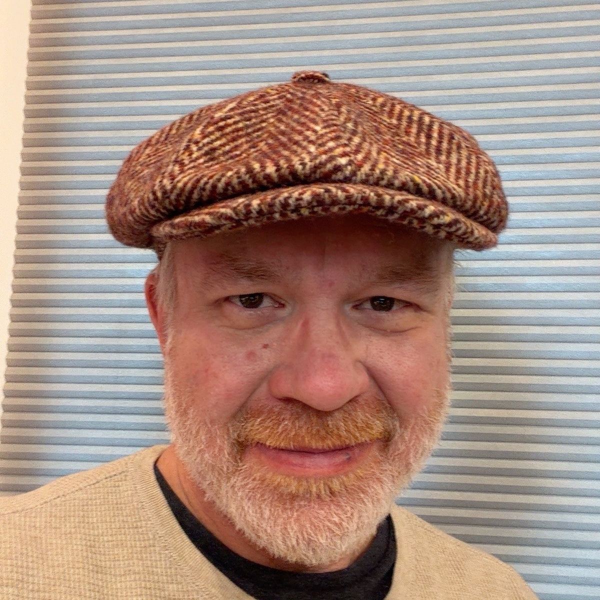 Alfonso d’Este Kyoto burgundy herringbone virgin wool newsboy cap 54804, shown worn