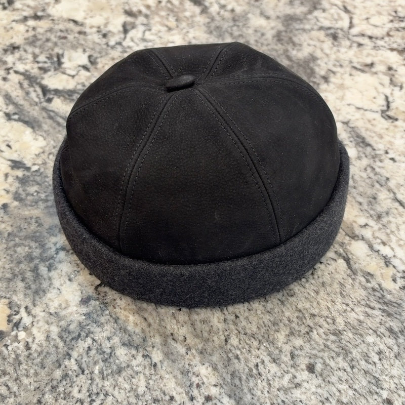 Alfonso d’Este black leather Docker cap 55527 with charcoal gray rolled trim
