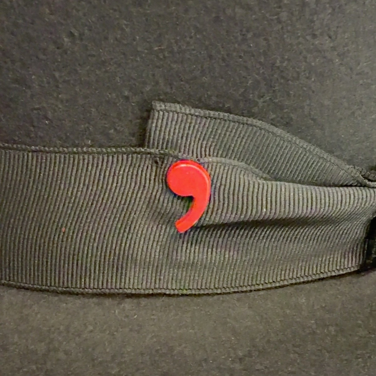 Black ribbon and red emblem detail