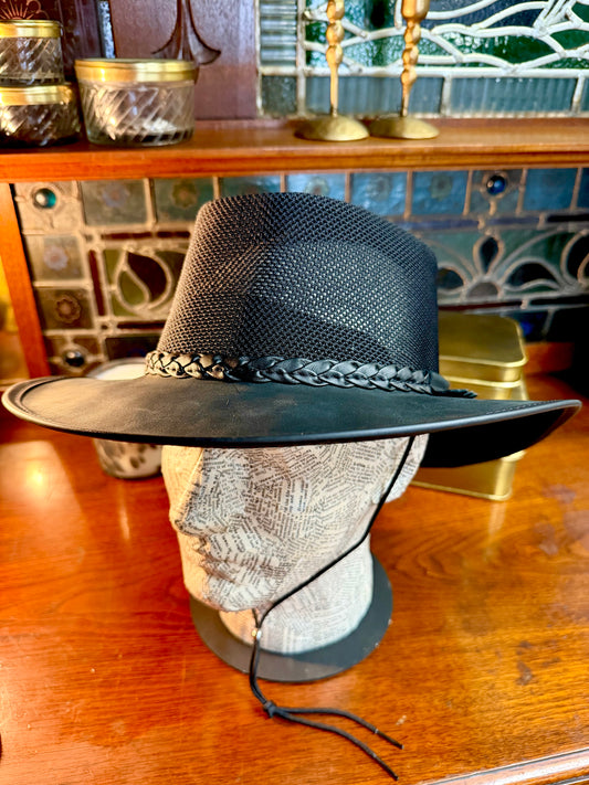 Suede Mesh Breeze Hat in Black