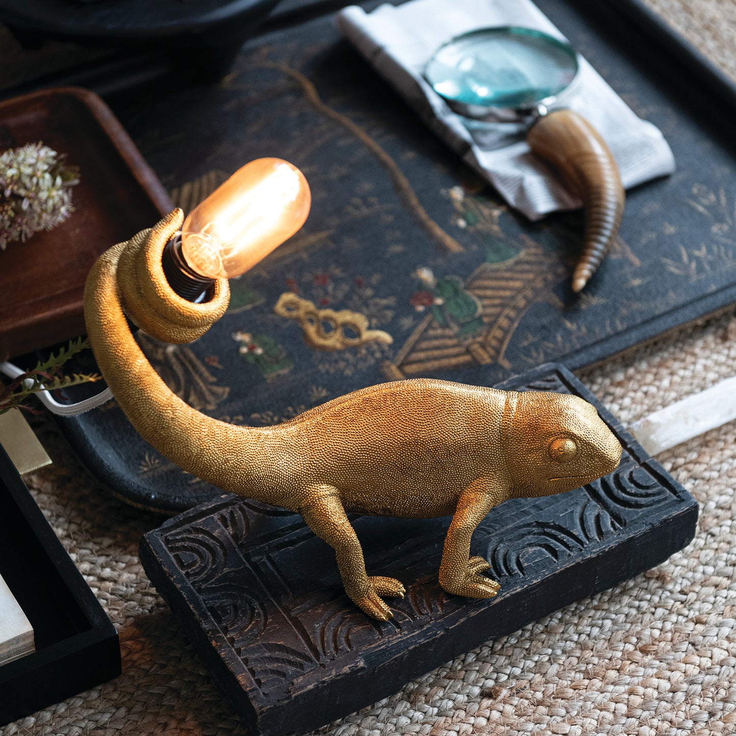 Resin Chameleon Table Lamp with Inline Switch